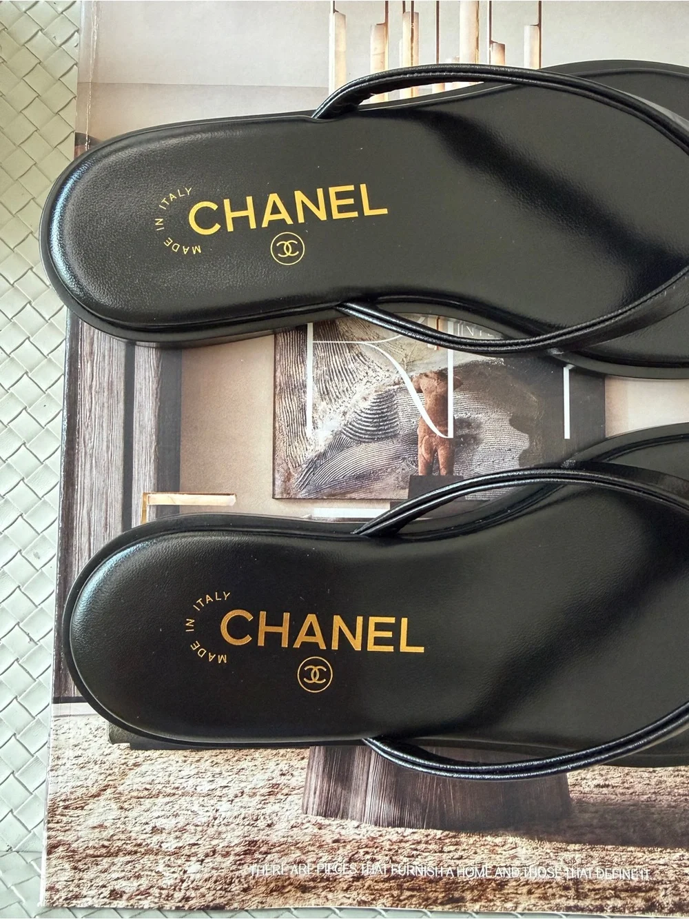 Chanel 2026 MÉTIERS D’ART Black Leather Gold CC Logo Flip Flop Slides Thong 40